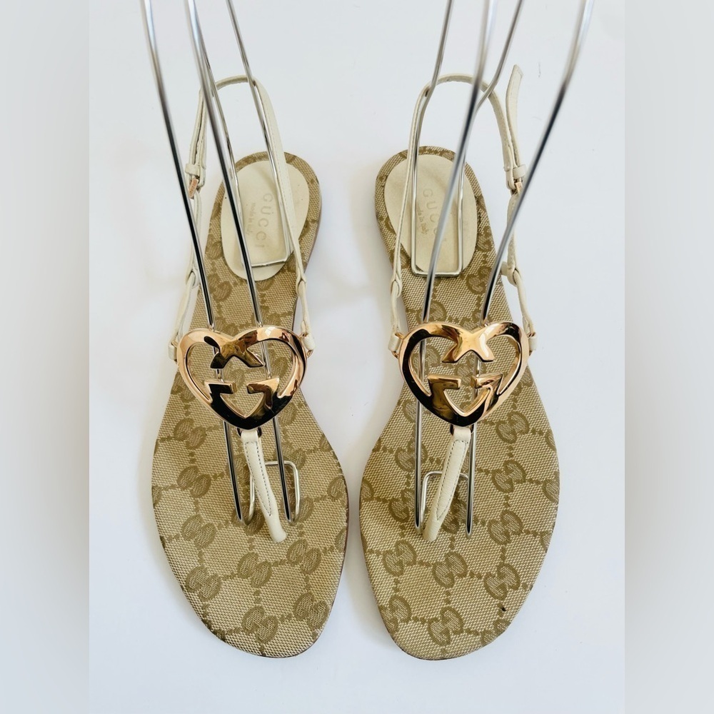 Gucci White leather GG supreme canvas interlocking heart thong sandals EU 36.5